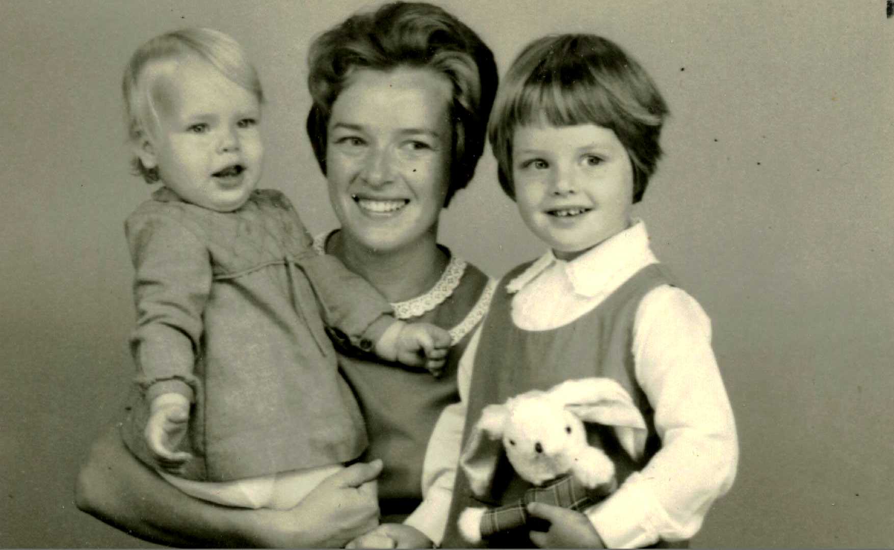1972-MOM-YVONNE-JOAN
