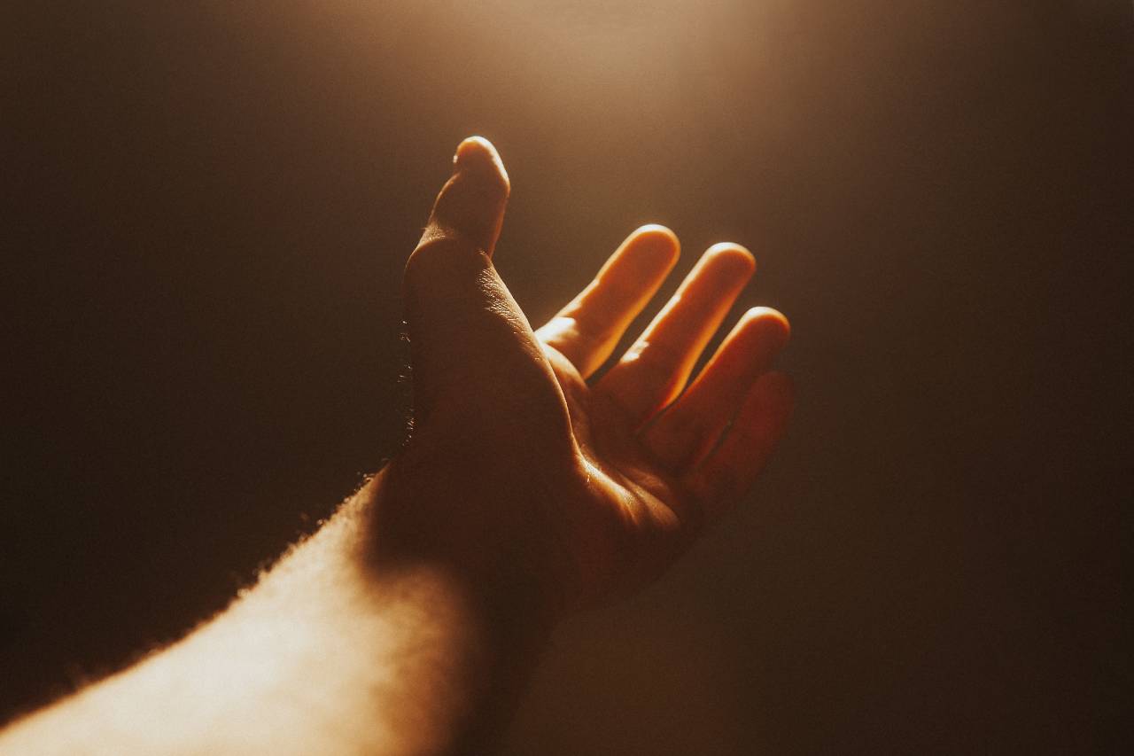 hand-reaching-out