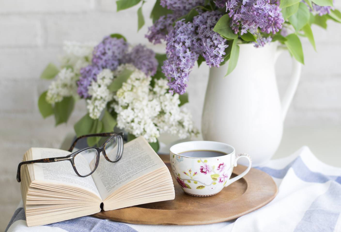 coffee-book-reading-glasses